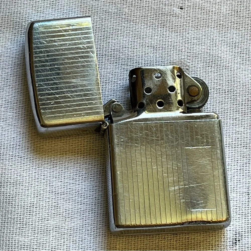 Zippo Bradford 1947-1949 Vintage Engine Turned Lighter - Picture 2 of 15